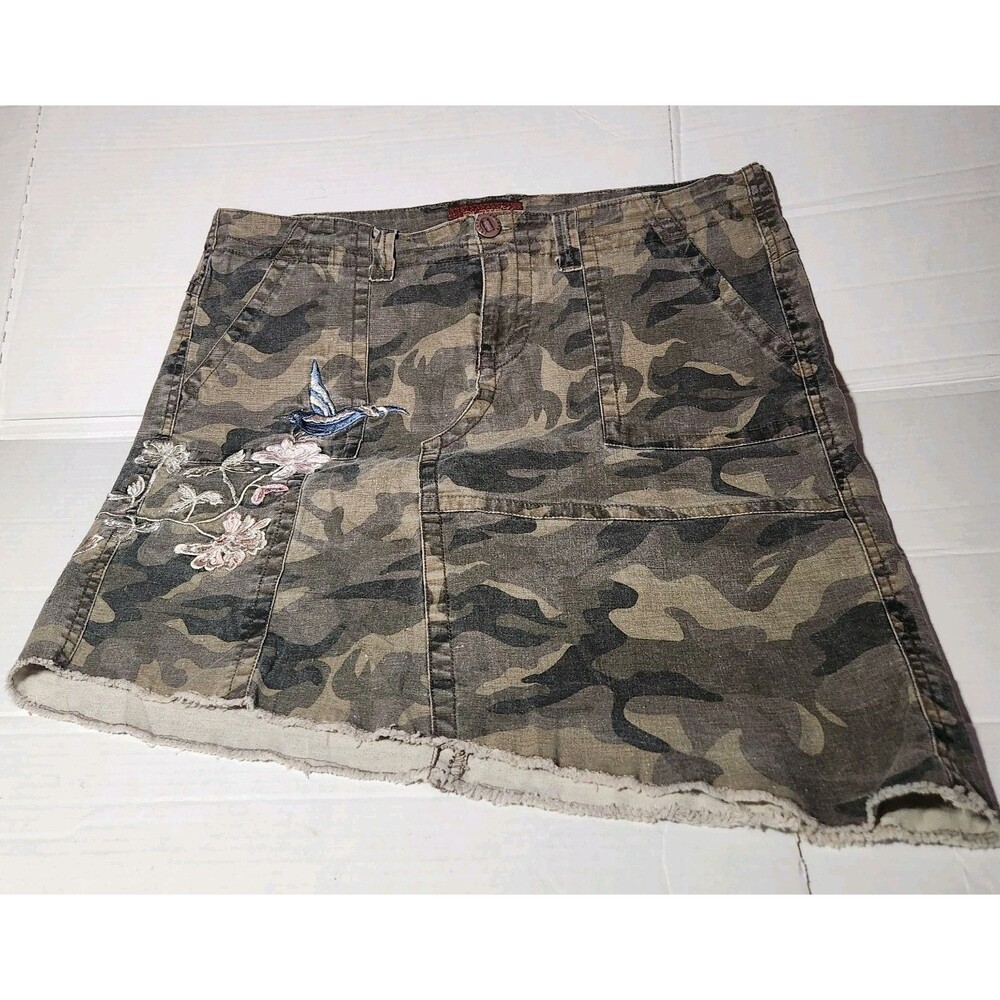 jalate camo pleated asymetrical mini skirt Size 12 Y2K embroidered bird flowers